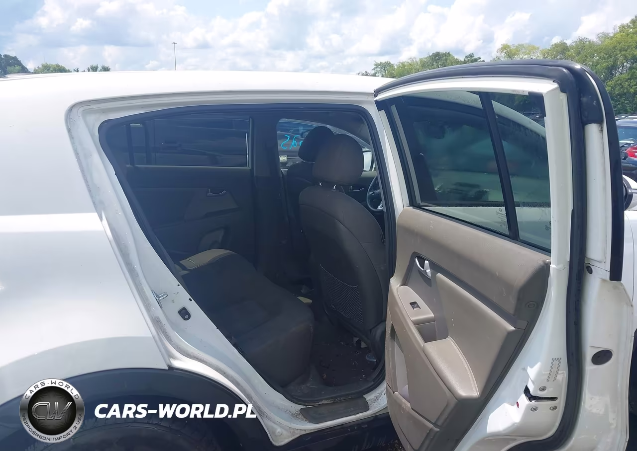 2011 Kia Sportage Lx VIN:KNDPBCA2XB7044737 - 8