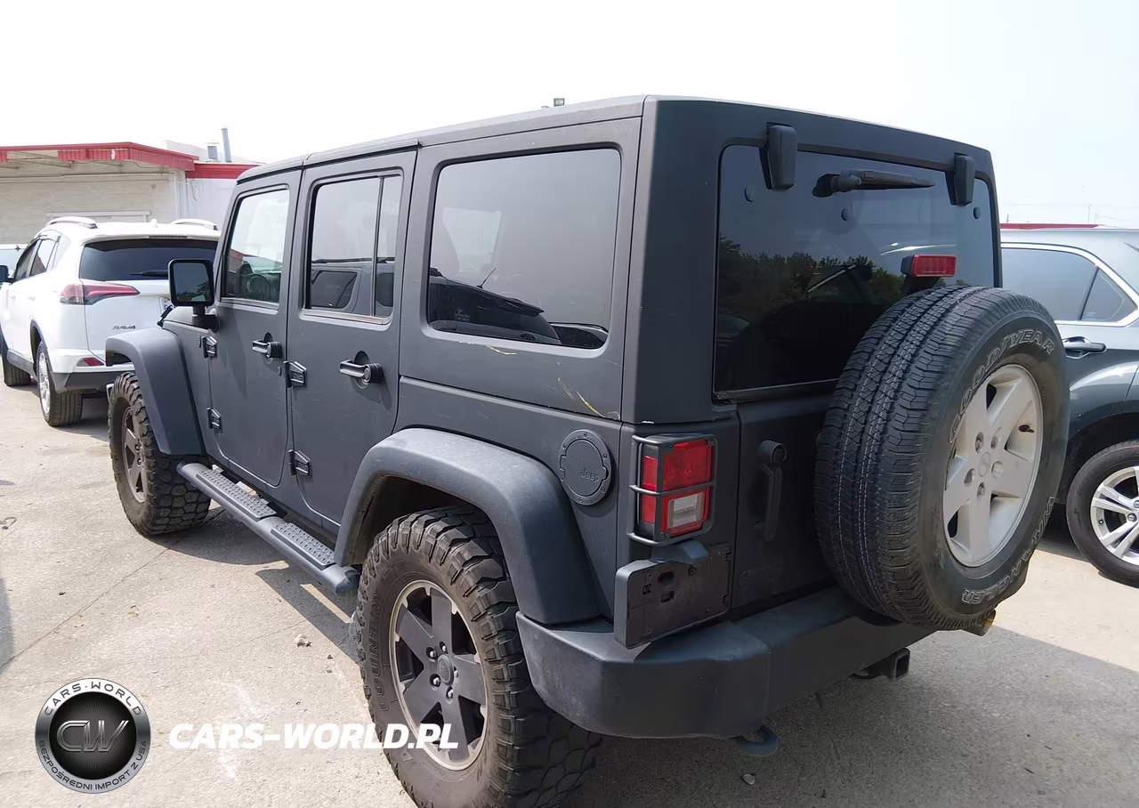 2011 Jeep Wrangler Unlimited Sport VIN:1J4BA3H15BL530691 - 3