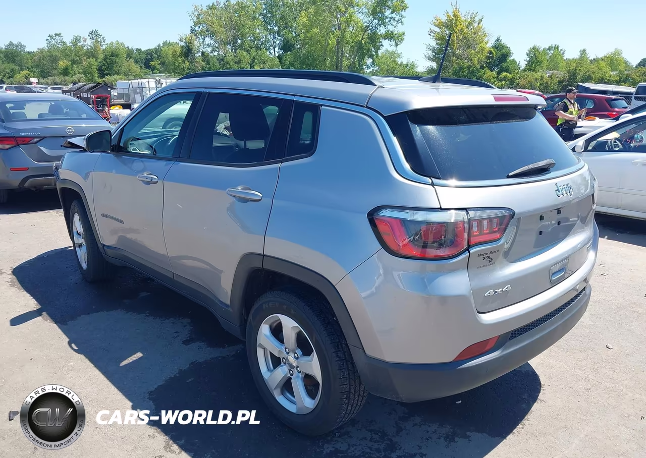 2017 Jeep New Compass Latitude 4X4 VIN:3C4NJDBB9HT641025 - 3