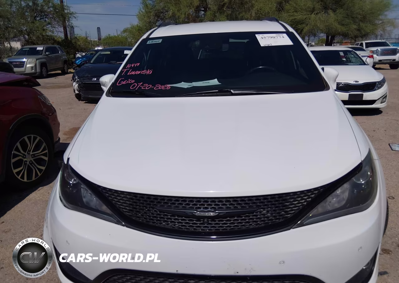 2020 Chrysler Pacifica Touring L VIN:2C4RC1BG8LR273311 - 11
