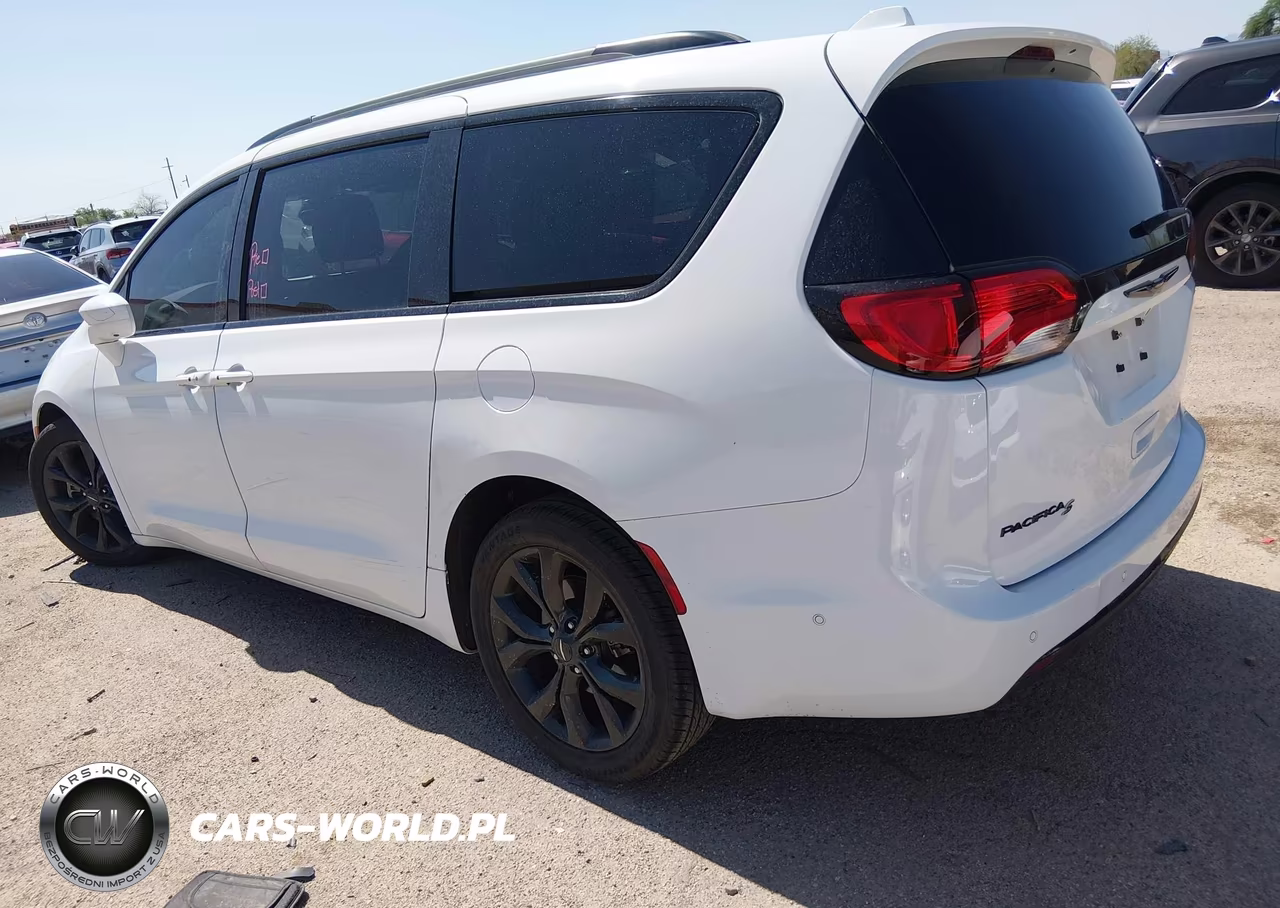 2020 Chrysler Pacifica Touring L VIN:2C4RC1BG8LR273311 - 3