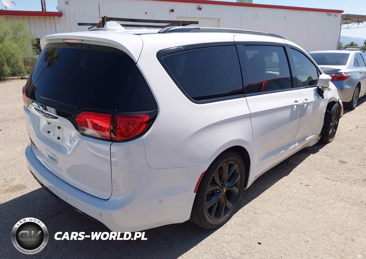 2020 Chrysler Pacifica Touring L VIN:2C4RC1BG8LR273311 - 4
