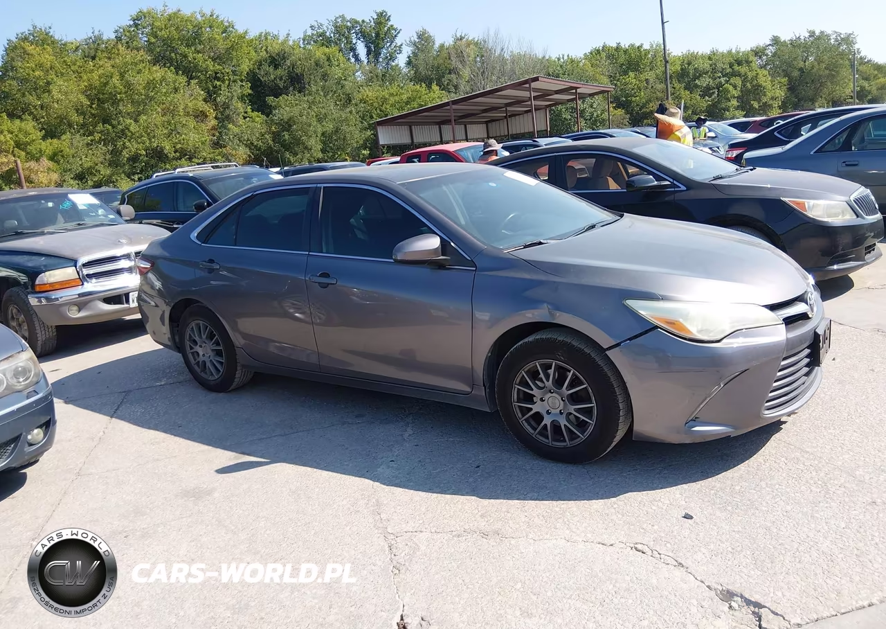 2015 Toyota Camry Le – zdjęcie 1 z 16