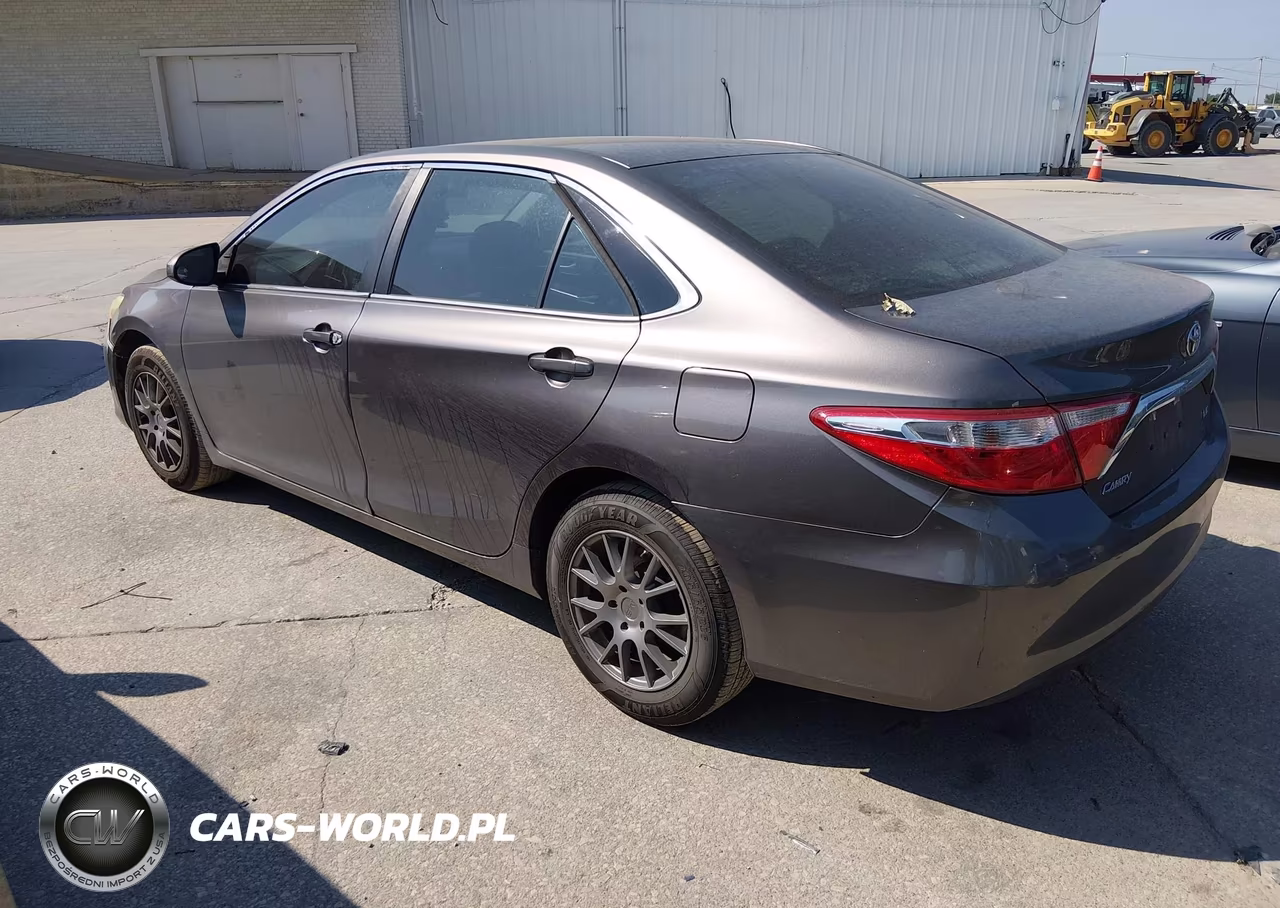 2015 Toyota Camry Le VIN:4T4BF1FK8FR477087 - 3