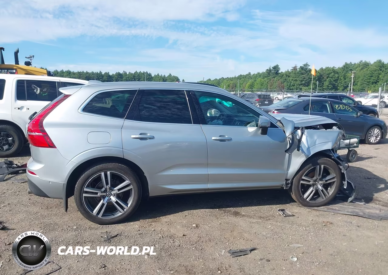 2018 Volvo Xc60 T5 Momentum VIN:YV4102RK1J1065520 - 13