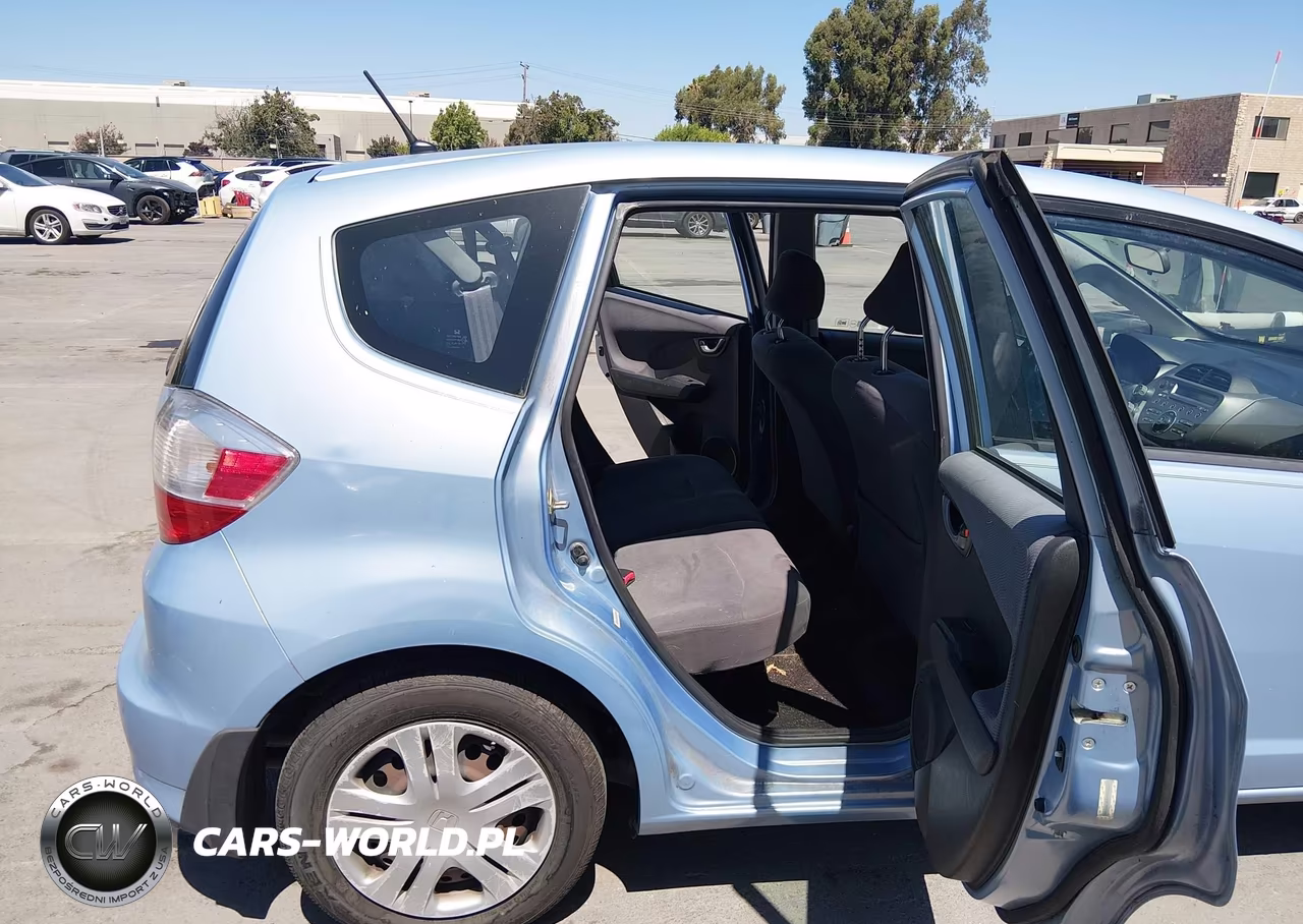 2010 Honda Fit VIN:JHMGE8H28AC036621 - 8