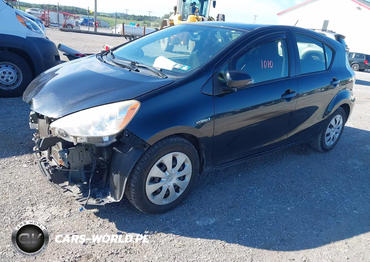 2013 Toyota Prius C Two VIN:JTDKDTB37D1557140 - 2