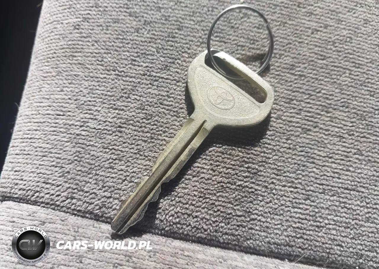 2000 Toyota Camry Le VIN:JT2BG22KXY0456915 - 11