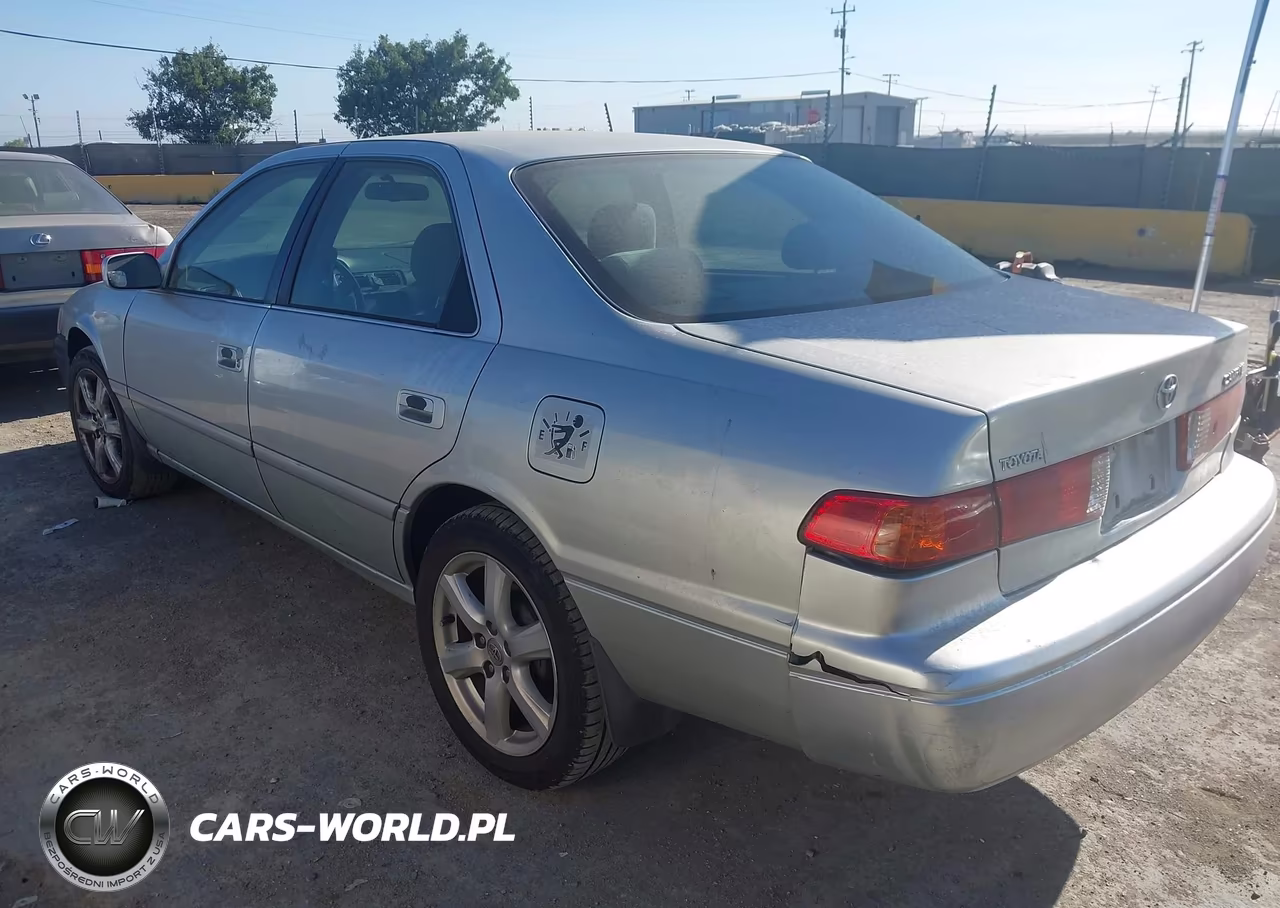 2000 Toyota Camry Le VIN:JT2BG22KXY0456915 - 3