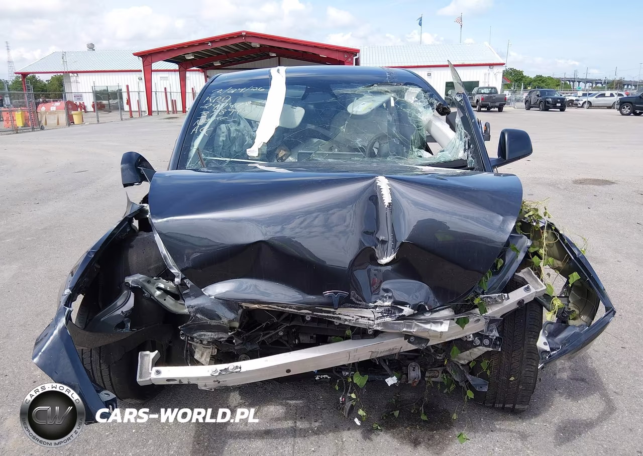 2025 Tesla Model Y Long Range Dual Motor Rear-Wheel Drive VIN:7SAYGDEDXSA378946 - 11