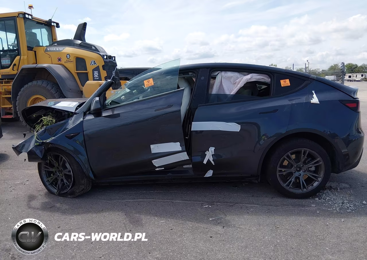2025 Tesla Model Y Long Range Dual Motor Rear-Wheel Drive VIN:7SAYGDEDXSA378946 - 13