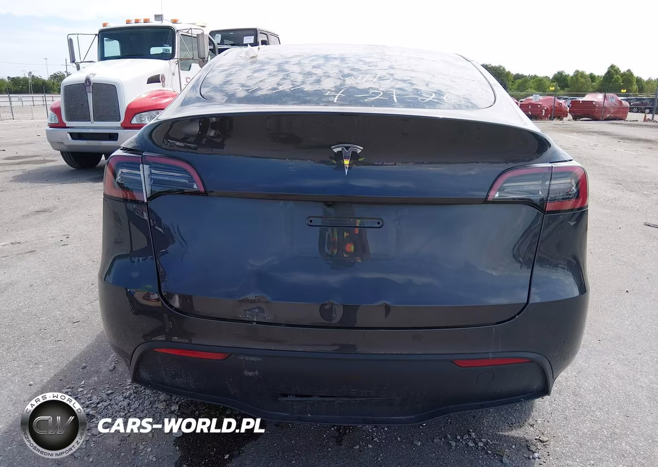 2025 Tesla Model Y Long Range Dual Motor Rear-Wheel Drive VIN:7SAYGDEDXSA378946 - 15