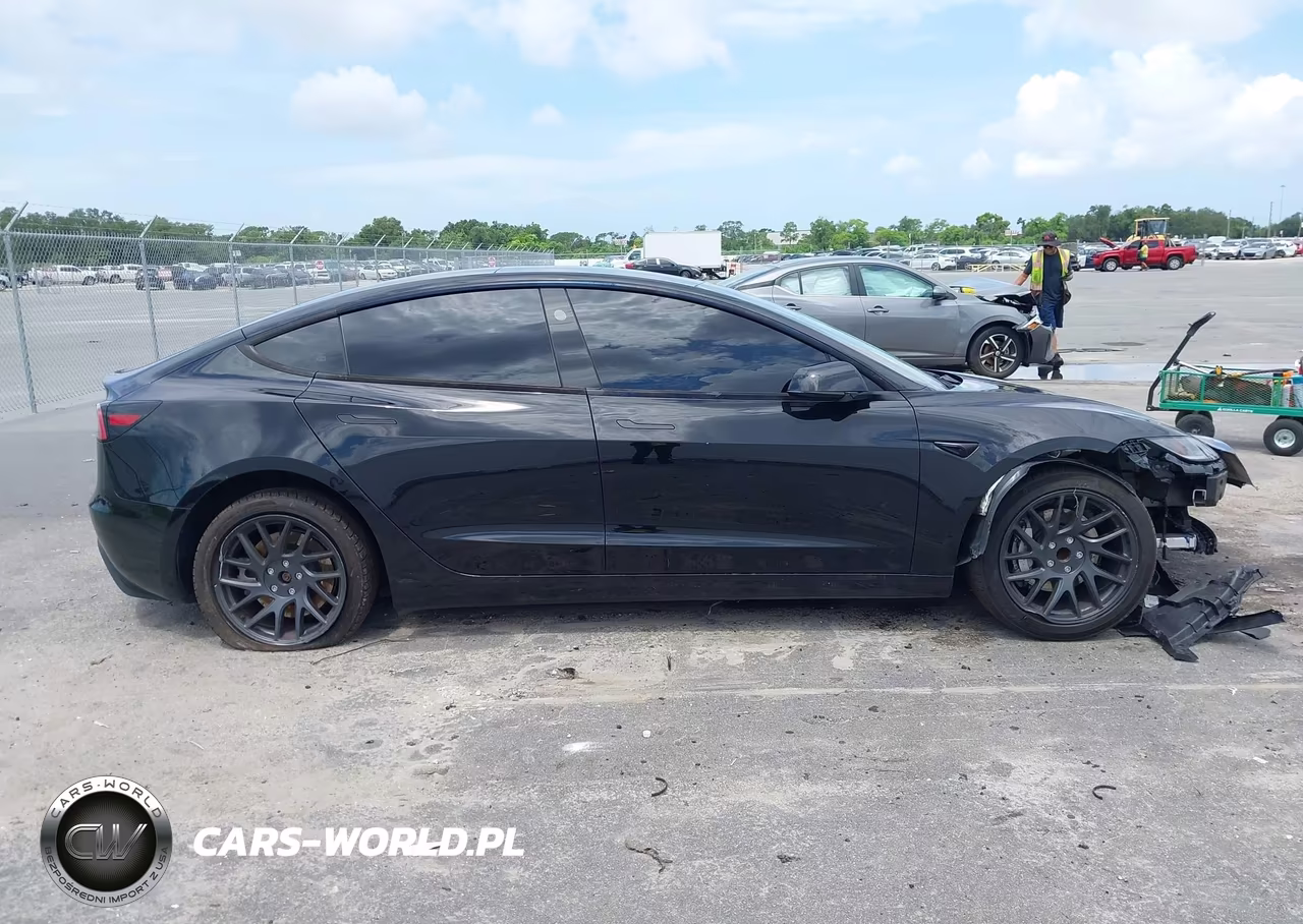 2025 Tesla Model 3 Long Range Rear-Wheel Drive-Standard Rear-Wheel Drive VIN:5YJ3E1EA7SF983849 - 13