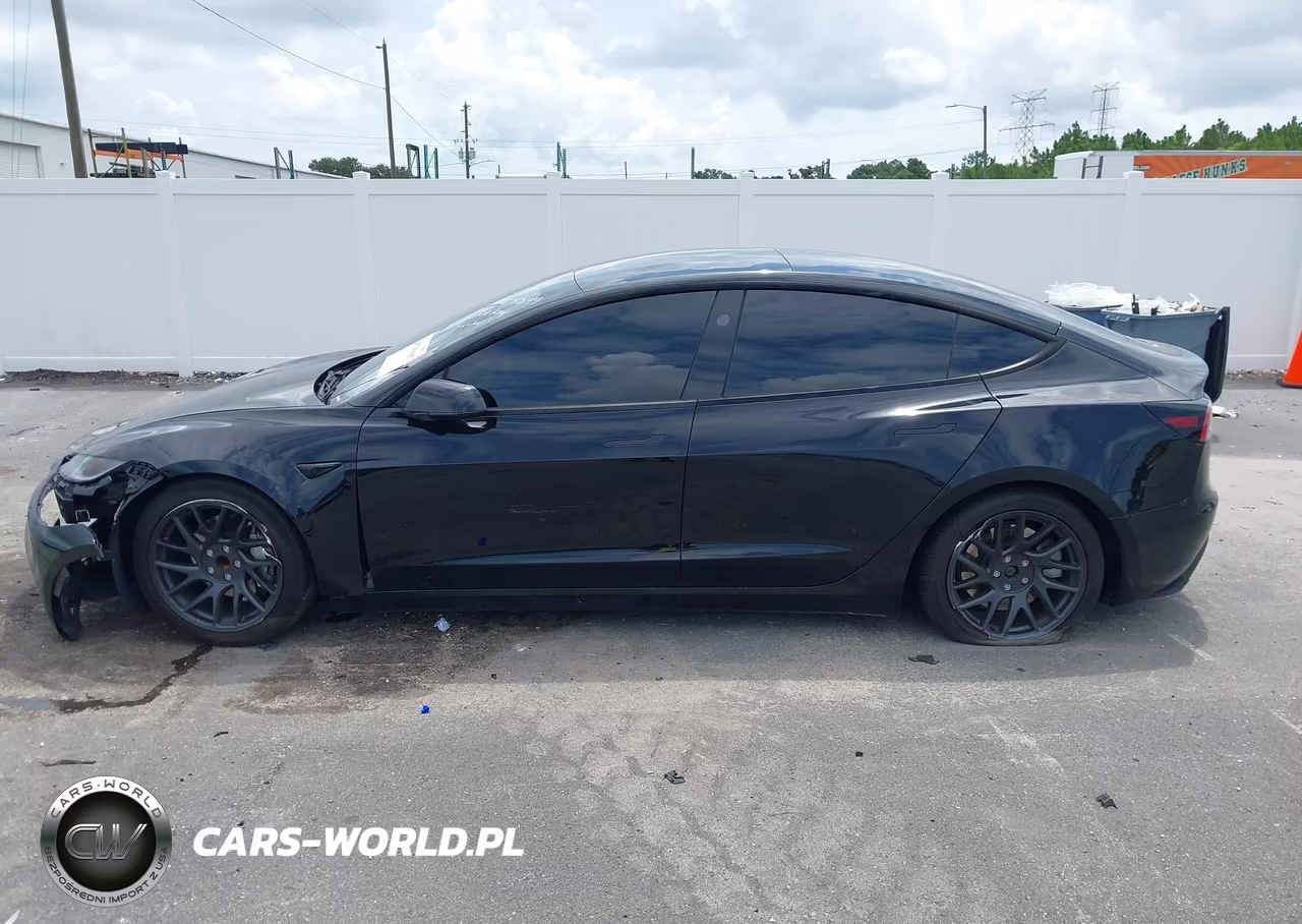 2025 Tesla Model 3 Long Range Rear-Wheel Drive-Standard Rear-Wheel Drive VIN:5YJ3E1EA7SF983849 - 14