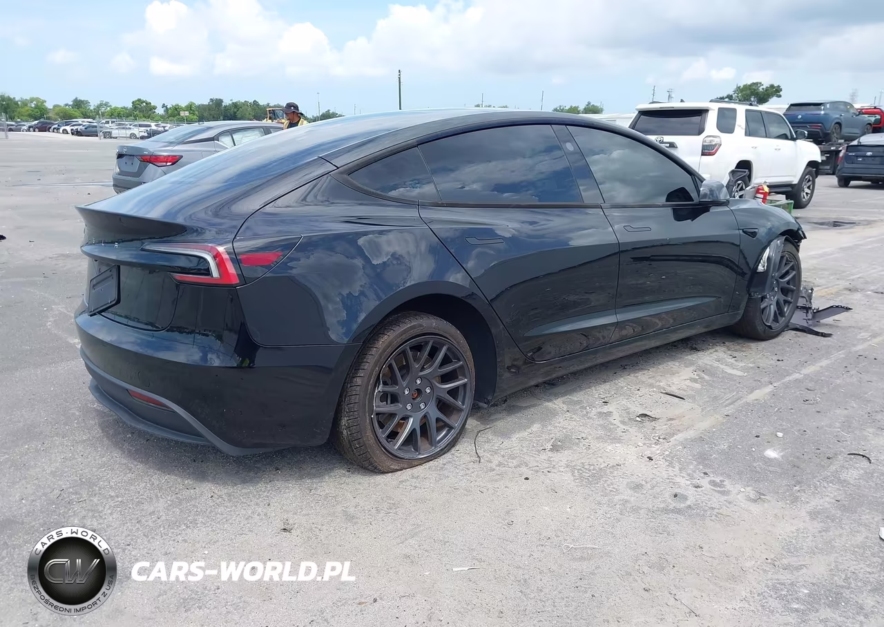 2025 Tesla Model 3 Long Range Rear-Wheel Drive-Standard Rear-Wheel Drive VIN:5YJ3E1EA7SF983849 - 4