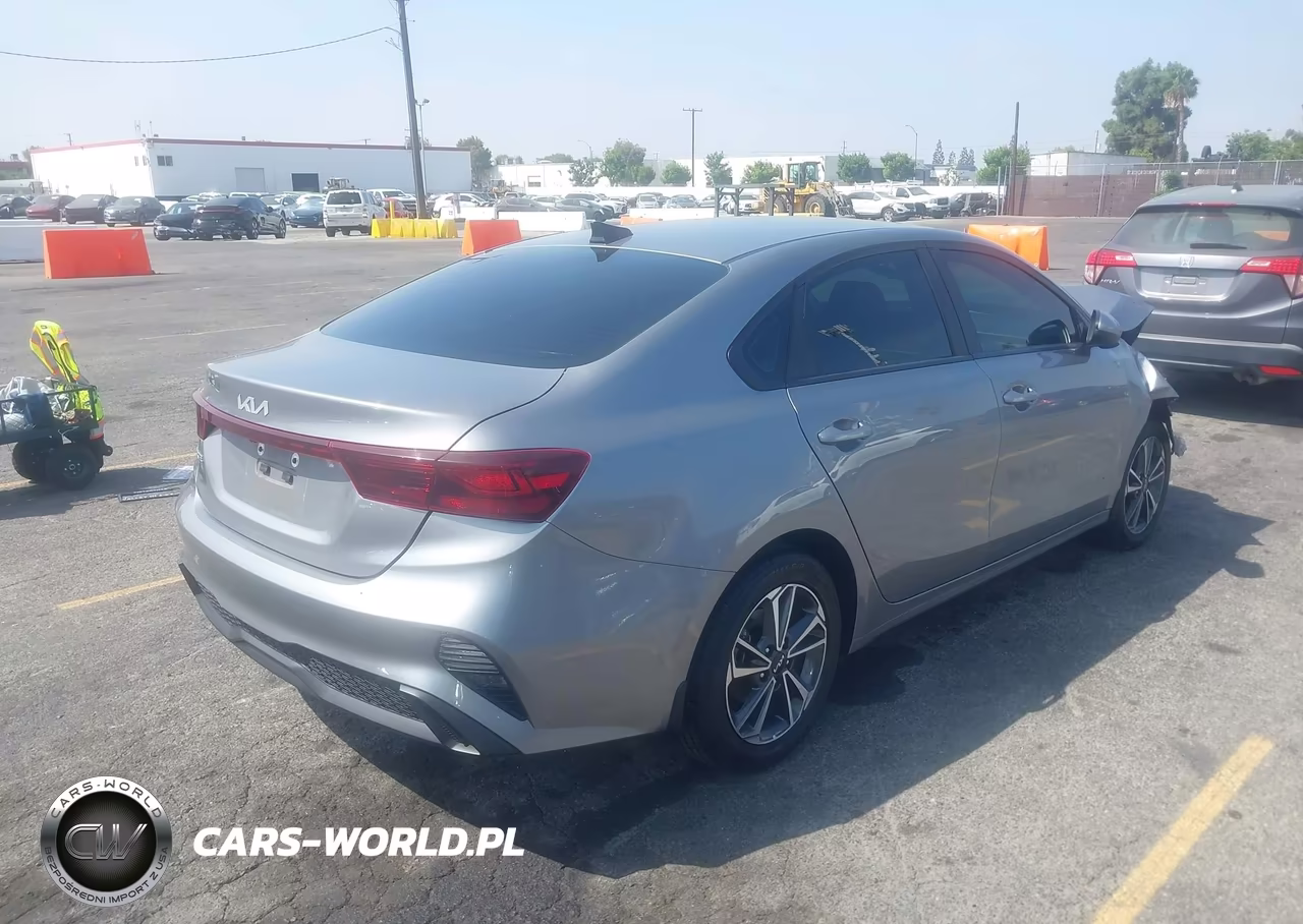 2023 Kia Forte Lxs VIN:3KPF24AD1PE669067 - 4