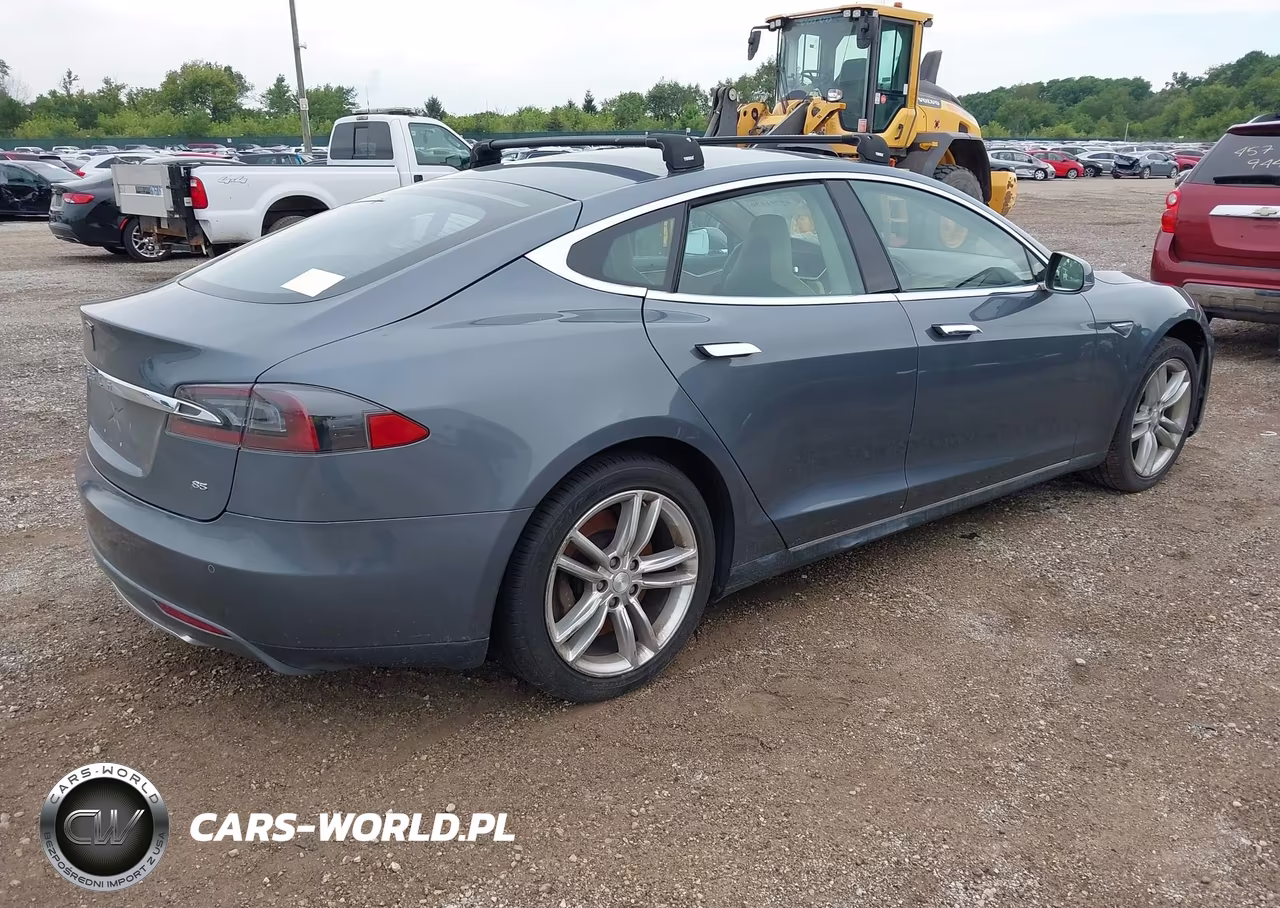 2013 Tesla Model S VIN:5YJSA1CN0DFP27021 - 4