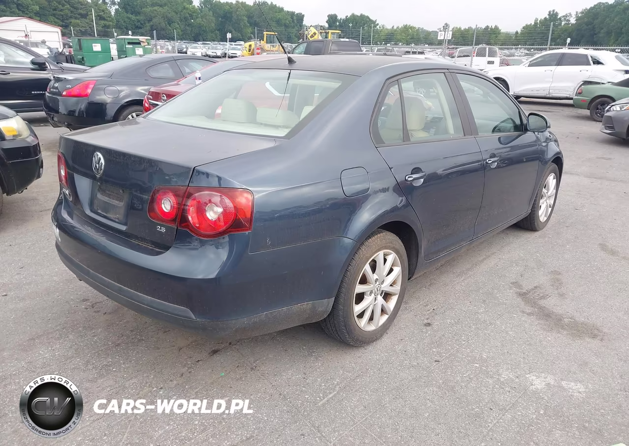 2010 Volkswagen Jetta Limited Edition VIN:3VWRX7AJ4AM136114 - 4