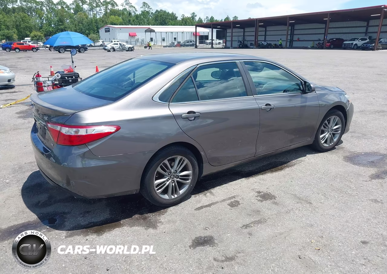 2015 Toyota Camry Se VIN:4T1BF1FK9FU882868 - 4