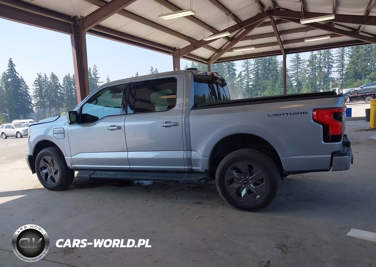 2022 Ford F-150 Lightning Lariat VIN:1FTVW1EL7NWG16733 - 14