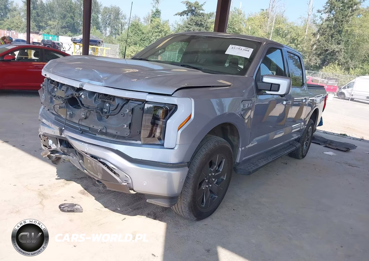 2022 Ford F-150 Lightning Lariat VIN:1FTVW1EL7NWG16733 - 2