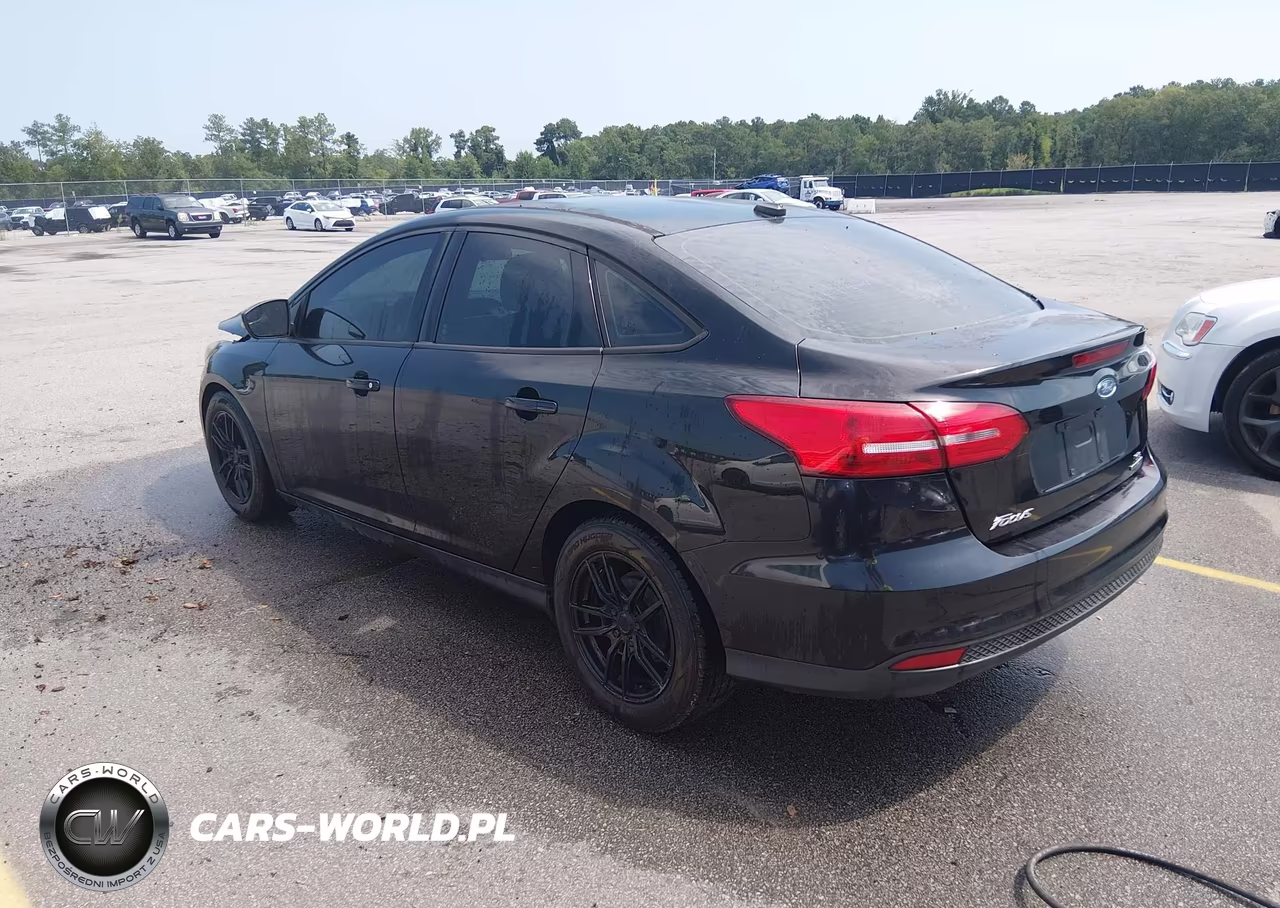 2015 Ford Focus Se VIN:1FADP3F20FL252559 - 3