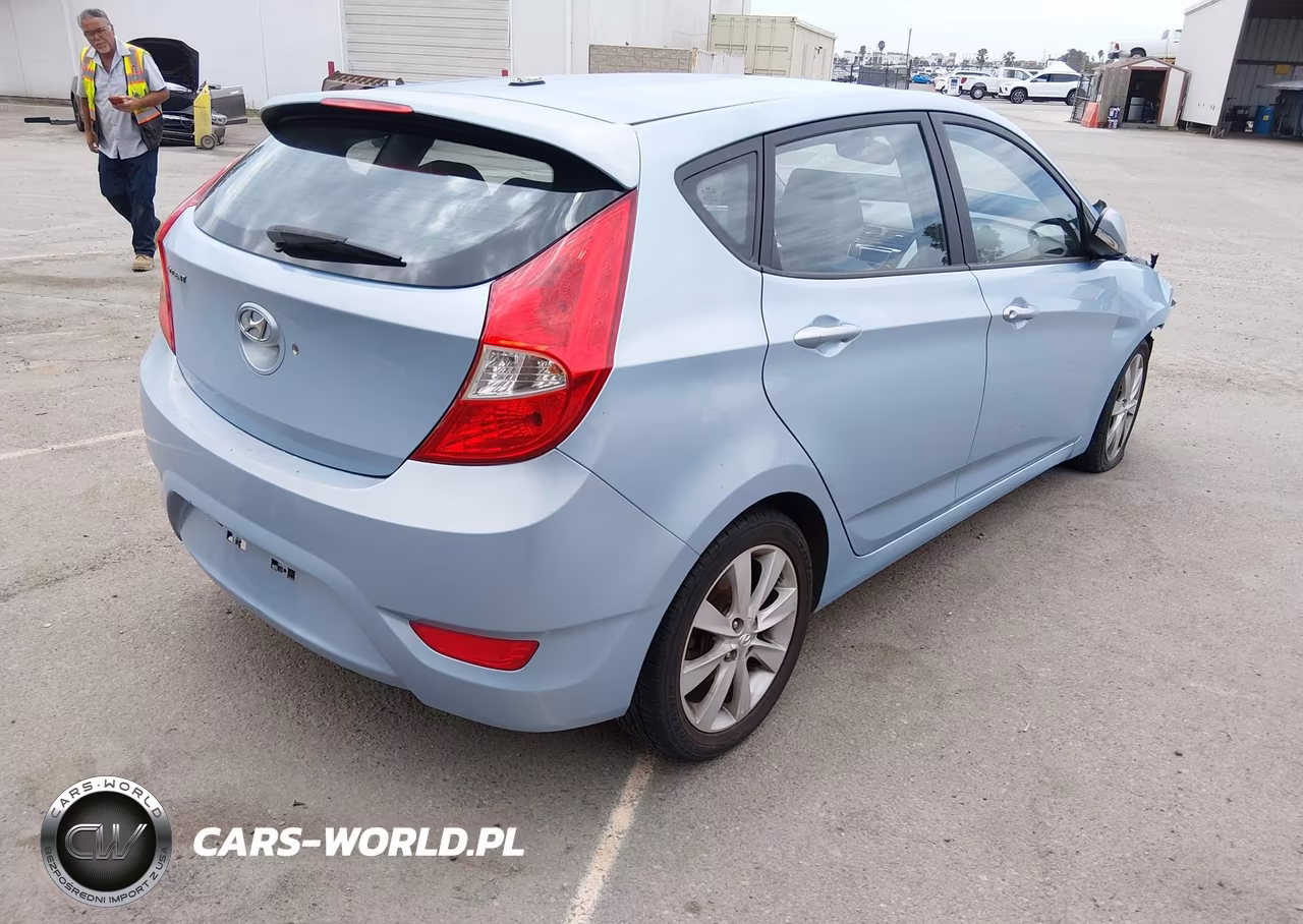 2013 Hyundai Accent Se VIN:KMHCU5AE2DU065659 - 4
