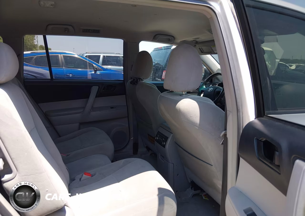2010 Toyota Highlander Base V6 VIN:5TDZK3EH4AS003208 - 8