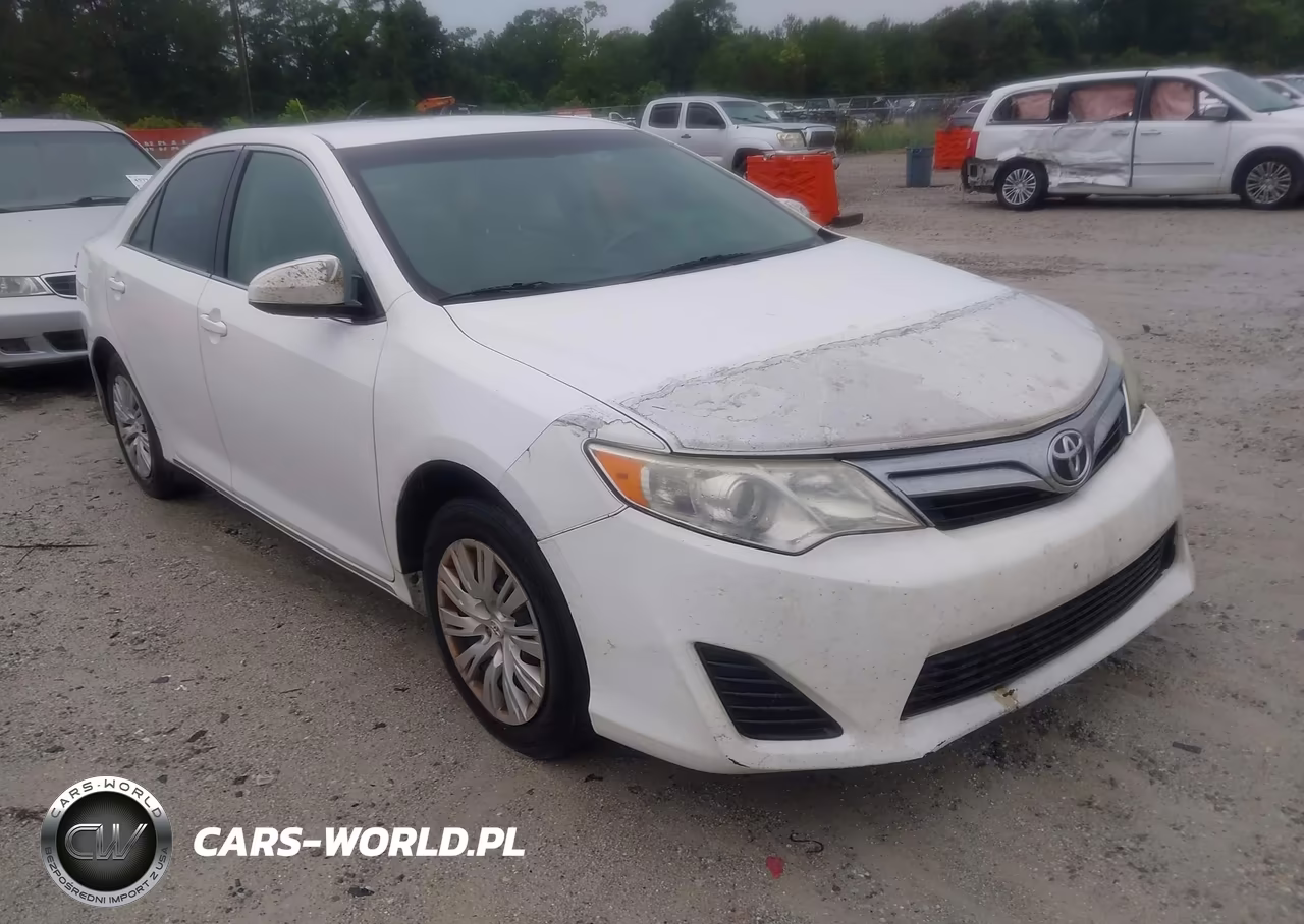 2013 Toyota Camry Le – zdjęcie 1 z 16