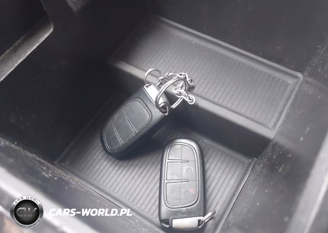 2015 Ram 1500 Laramie VIN:1C6RR6NM3FS578013 - 11