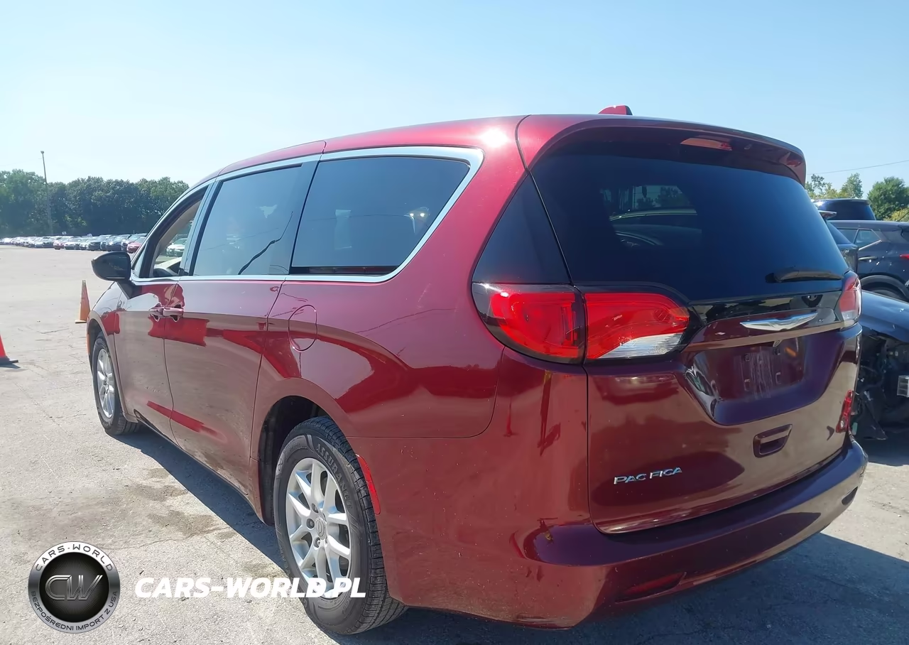 2017 Chrysler Pacifica Lx VIN:2C4RC1CG5HR745597 - 3