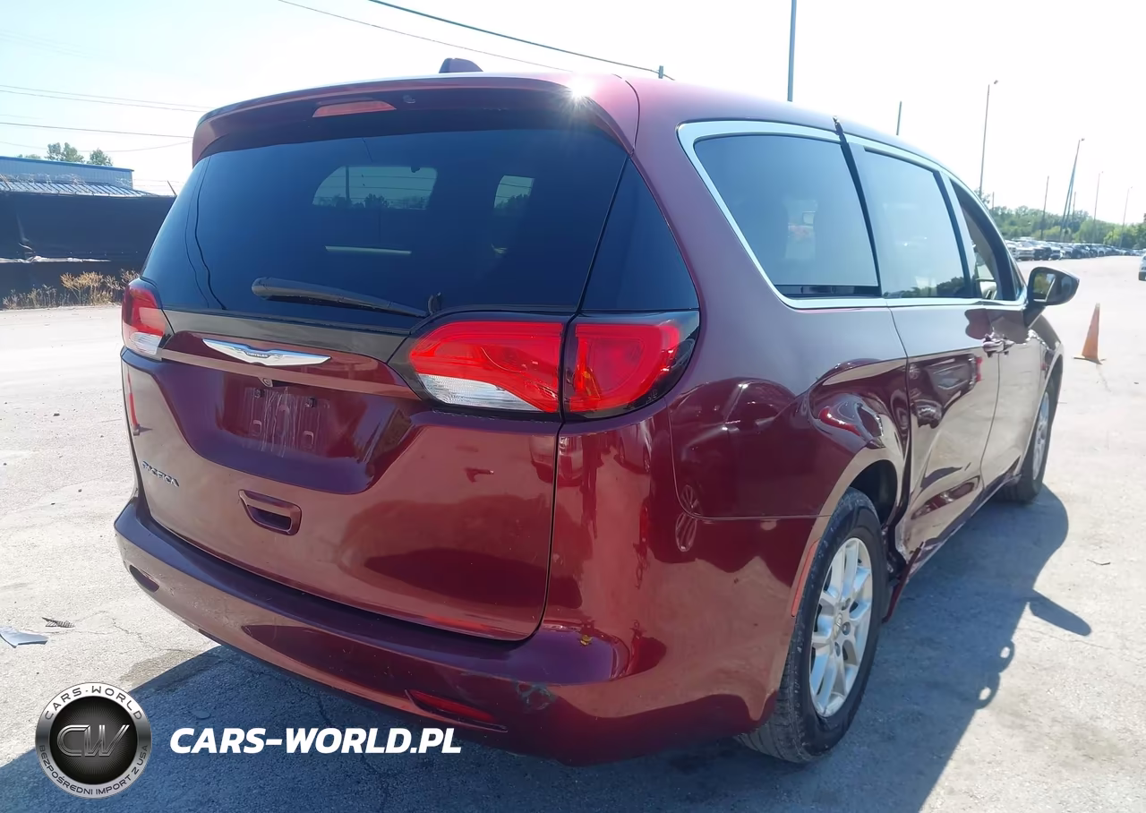 2017 Chrysler Pacifica Lx VIN:2C4RC1CG5HR745597 - 4