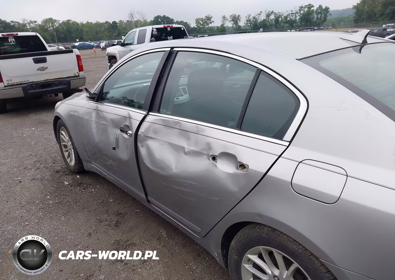 2011 Hyundai Genesis 3.8 VIN:KMHGC4DE2BU113216 - 13