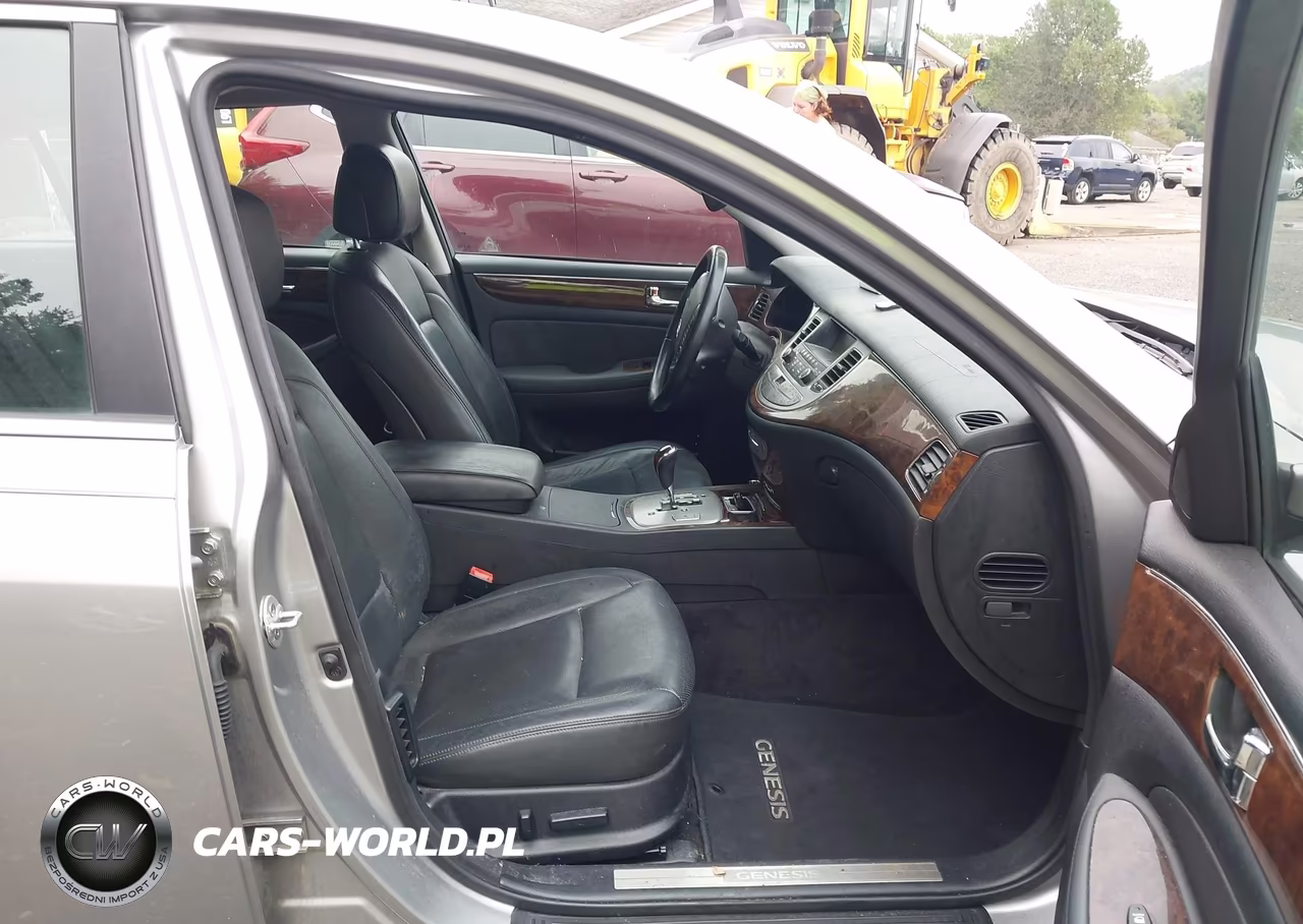 2011 Hyundai Genesis 3.8 VIN:KMHGC4DE2BU113216 - 5