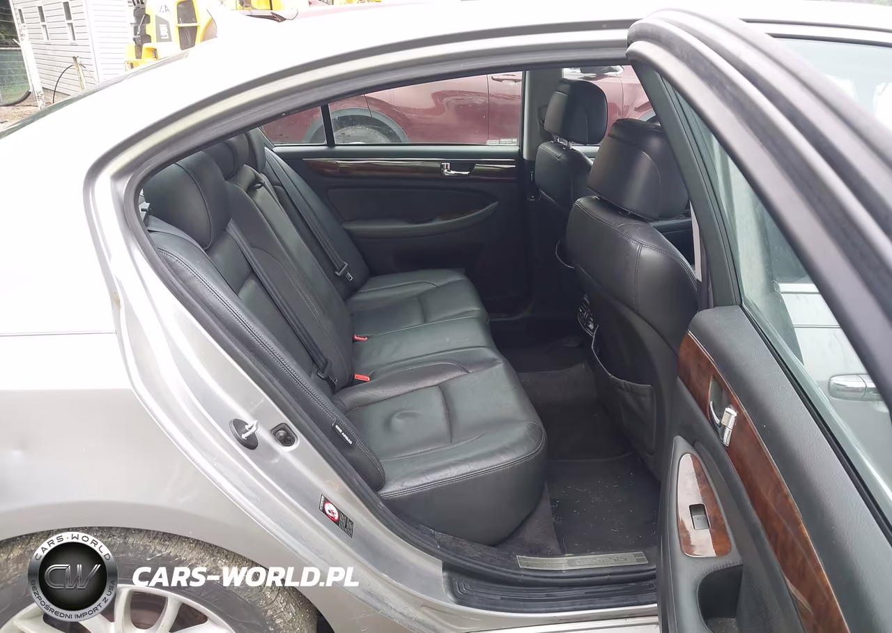 2011 Hyundai Genesis 3.8 VIN:KMHGC4DE2BU113216 - 8
