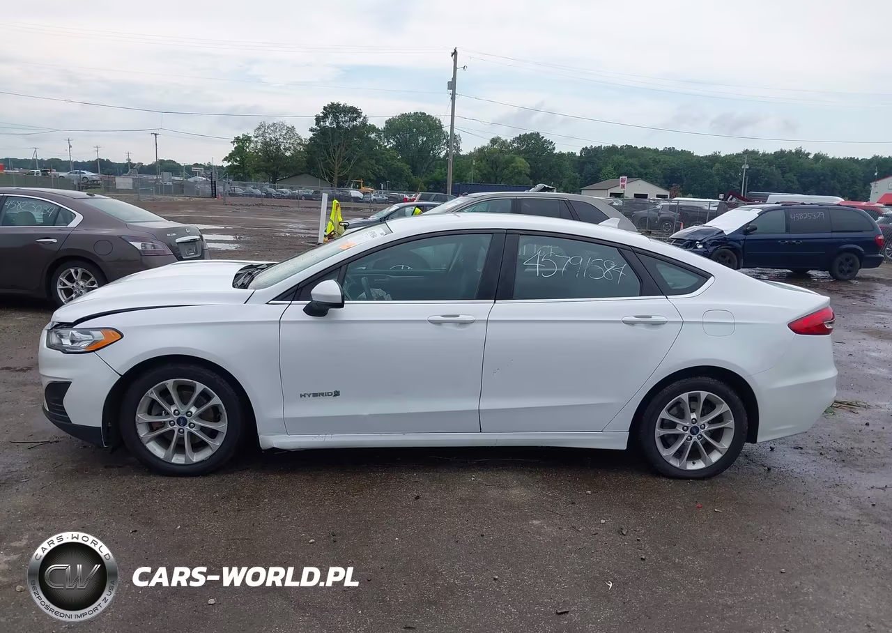 2019 Ford Fusion Hybrid Se VIN:3FA6P0LU2KR102686 - 13