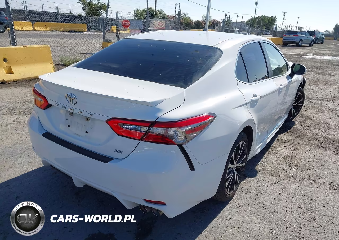 2018 Toyota Camry Se VIN:JTNB11HK3J3048833 - 4