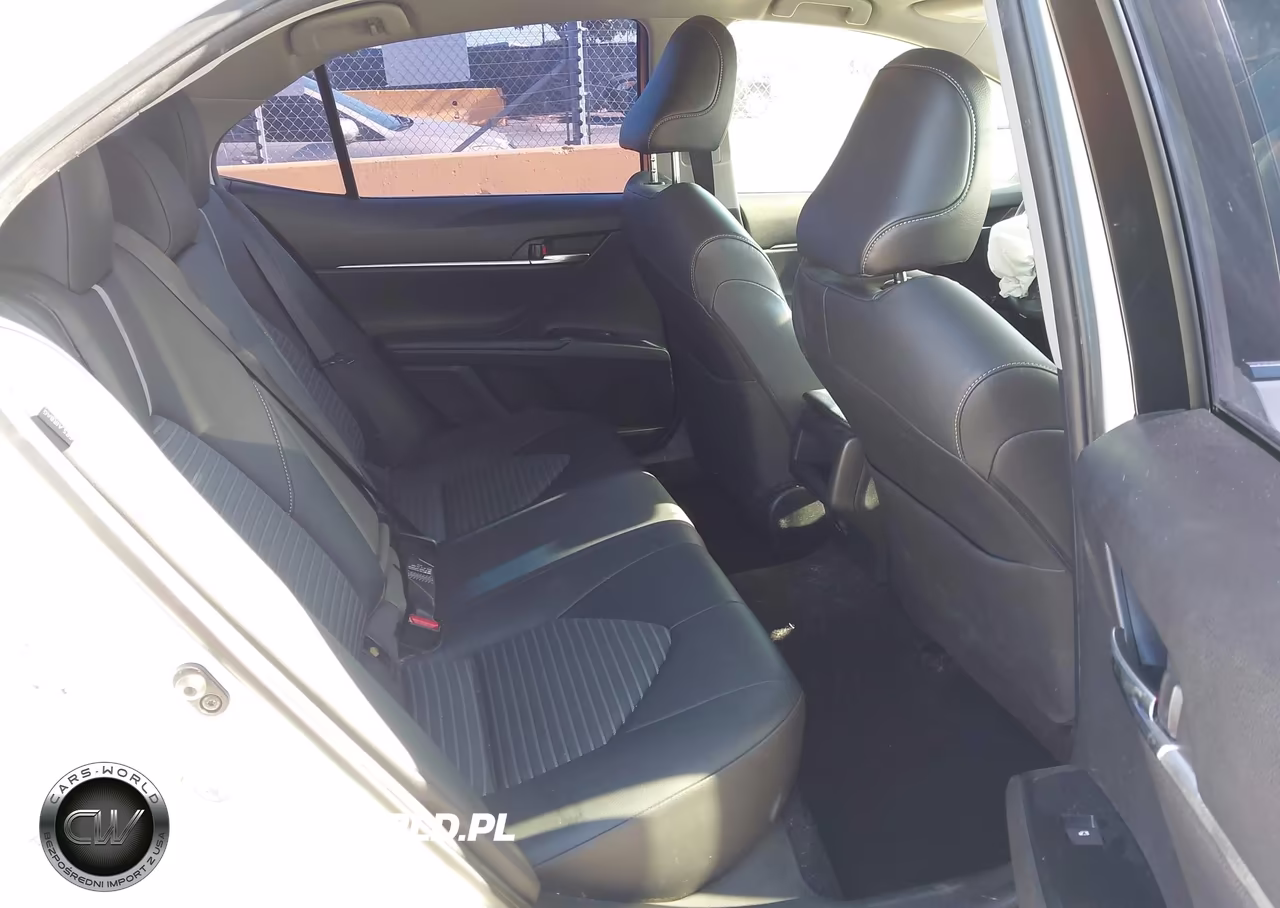 2018 Toyota Camry Se VIN:JTNB11HK3J3048833 - 8