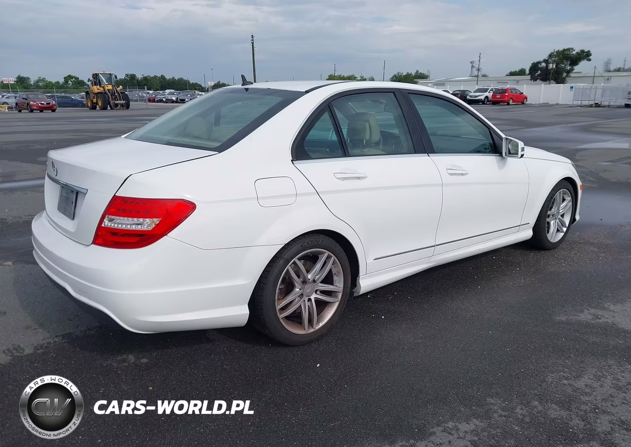 2014 Mercedes-Benz C 250 Sport VIN:WDDGF4HB7EA961292 - 4