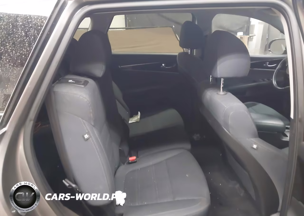 2018 Kia Sorento 3.3L Lx VIN:5XYPG4A55JG359674 - 8