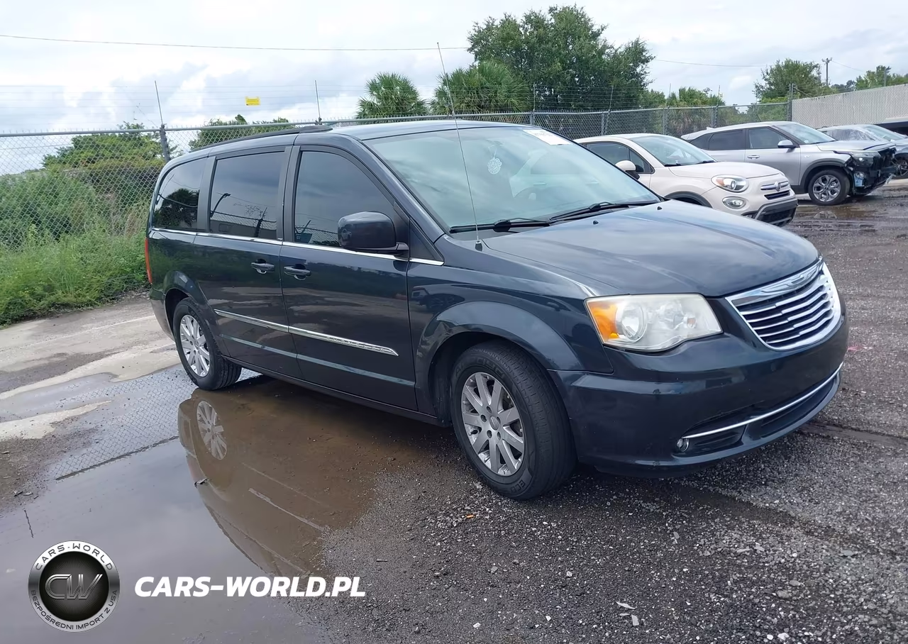 2014 Chrysler Town & Country Touring – zdjęcie 1 z 11