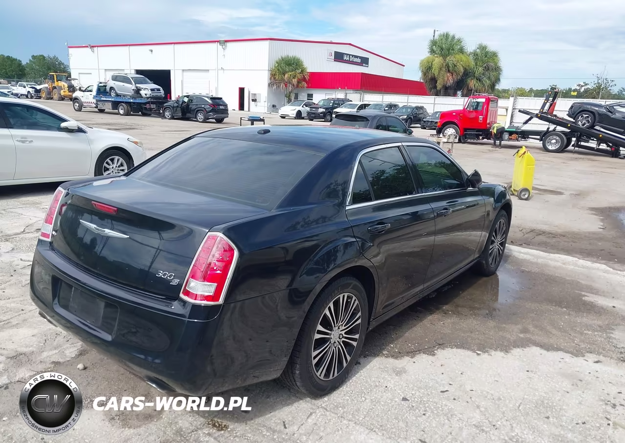 2014 Chrysler 300 300S VIN:2C3CCAGGXEH124457 - 4