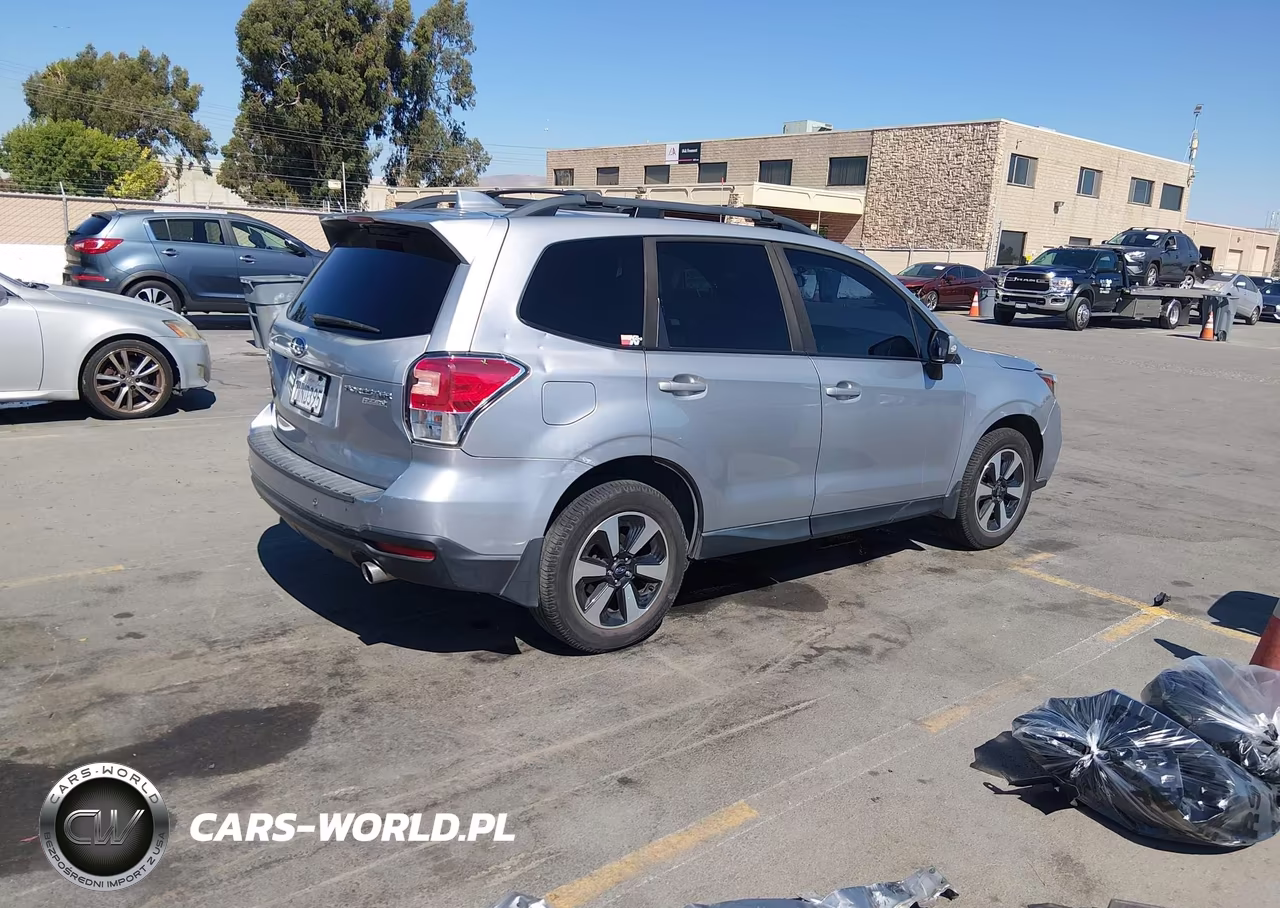 2017 Subaru Forester 2.5I Premium VIN:JF2SJAEC8HH512392 - 4