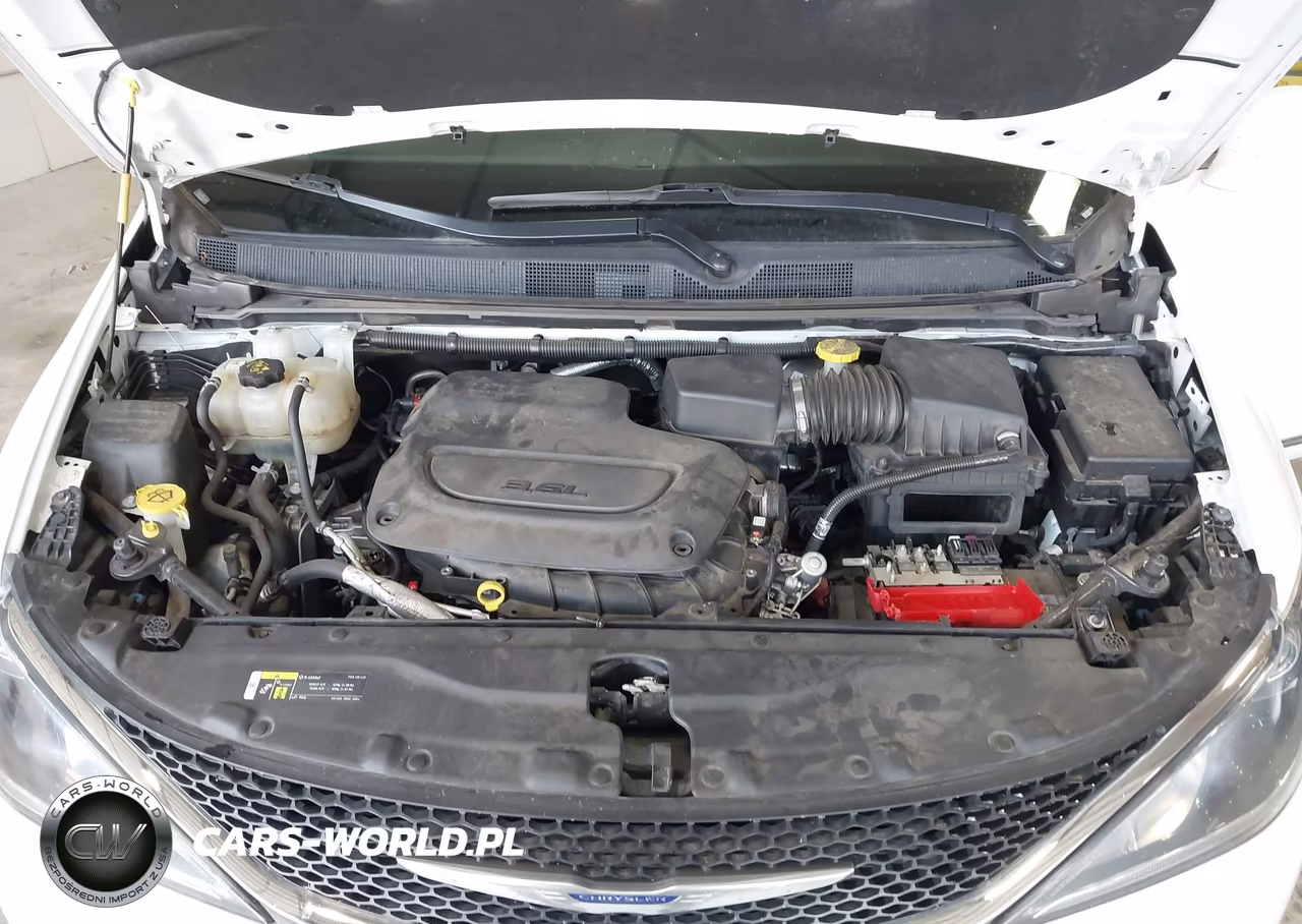 2019 Chrysler Pacifica Touring L VIN:2C4RC1BG1KR680630 - 10