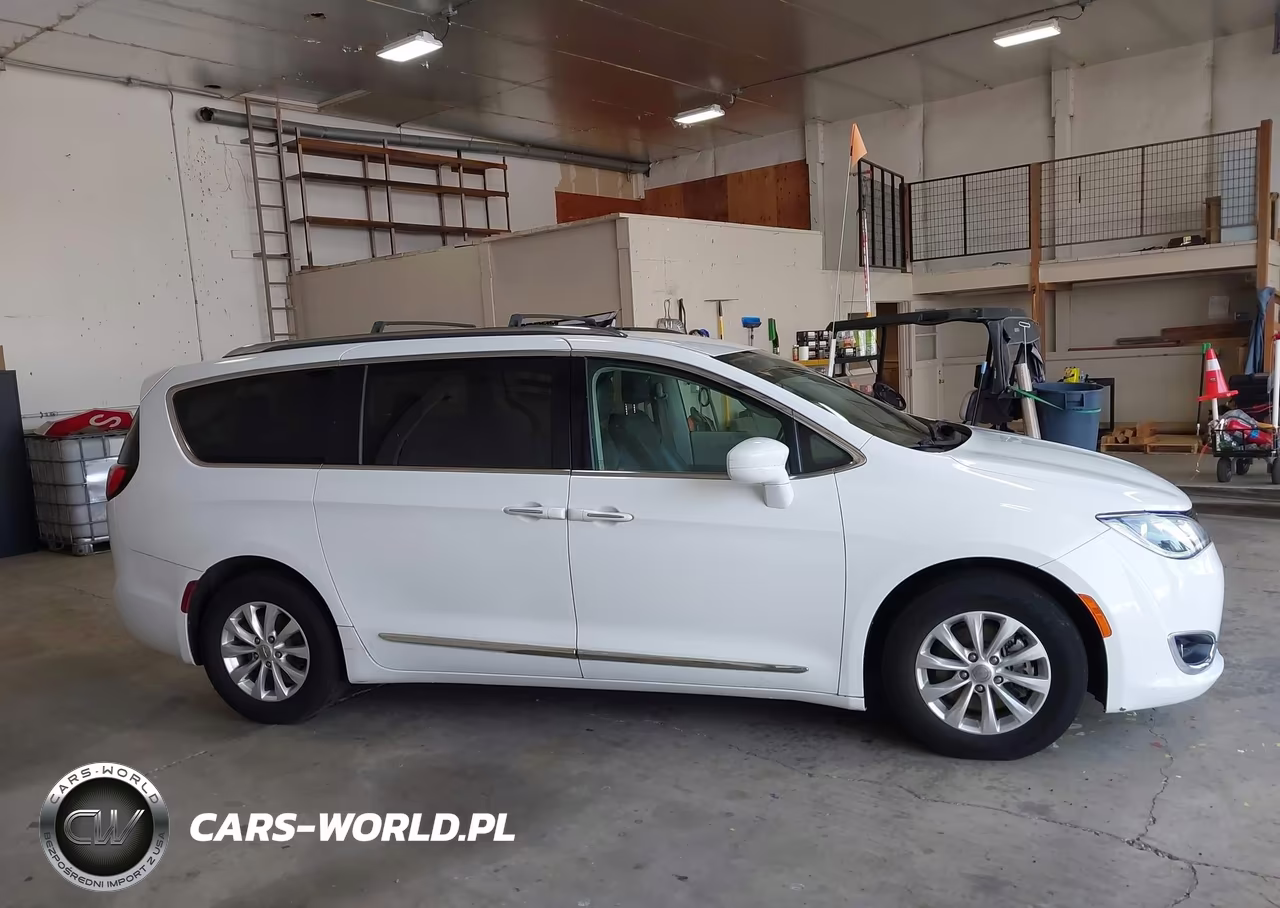 2019 Chrysler Pacifica Touring L VIN:2C4RC1BG1KR680630 - 13