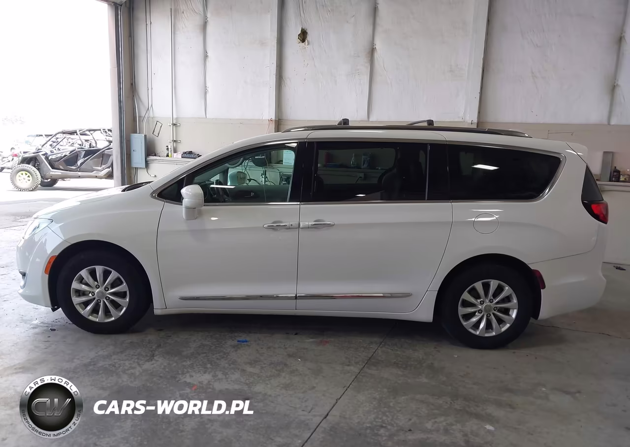 2019 Chrysler Pacifica Touring L VIN:2C4RC1BG1KR680630 - 14
