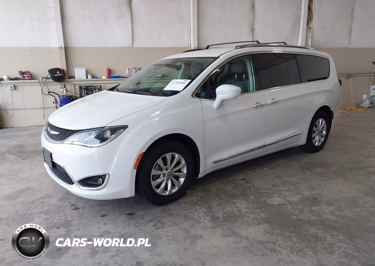 2019 Chrysler Pacifica Touring L VIN:2C4RC1BG1KR680630 - 2