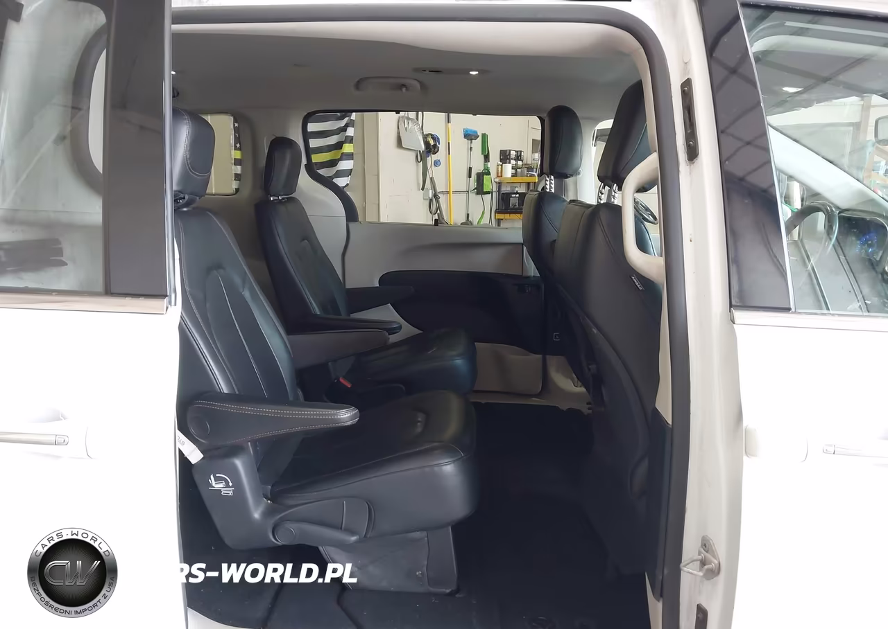 2019 Chrysler Pacifica Touring L VIN:2C4RC1BG1KR680630 - 8