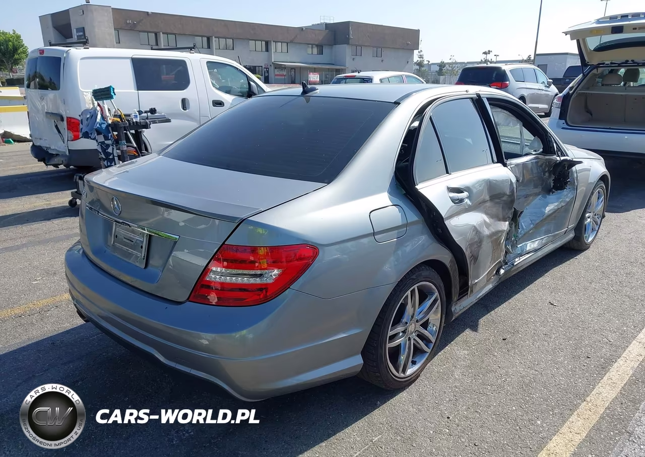 2014 Mercedes-Benz C 250 Sport VIN:WDDGF4HB5EA962957 - 4
