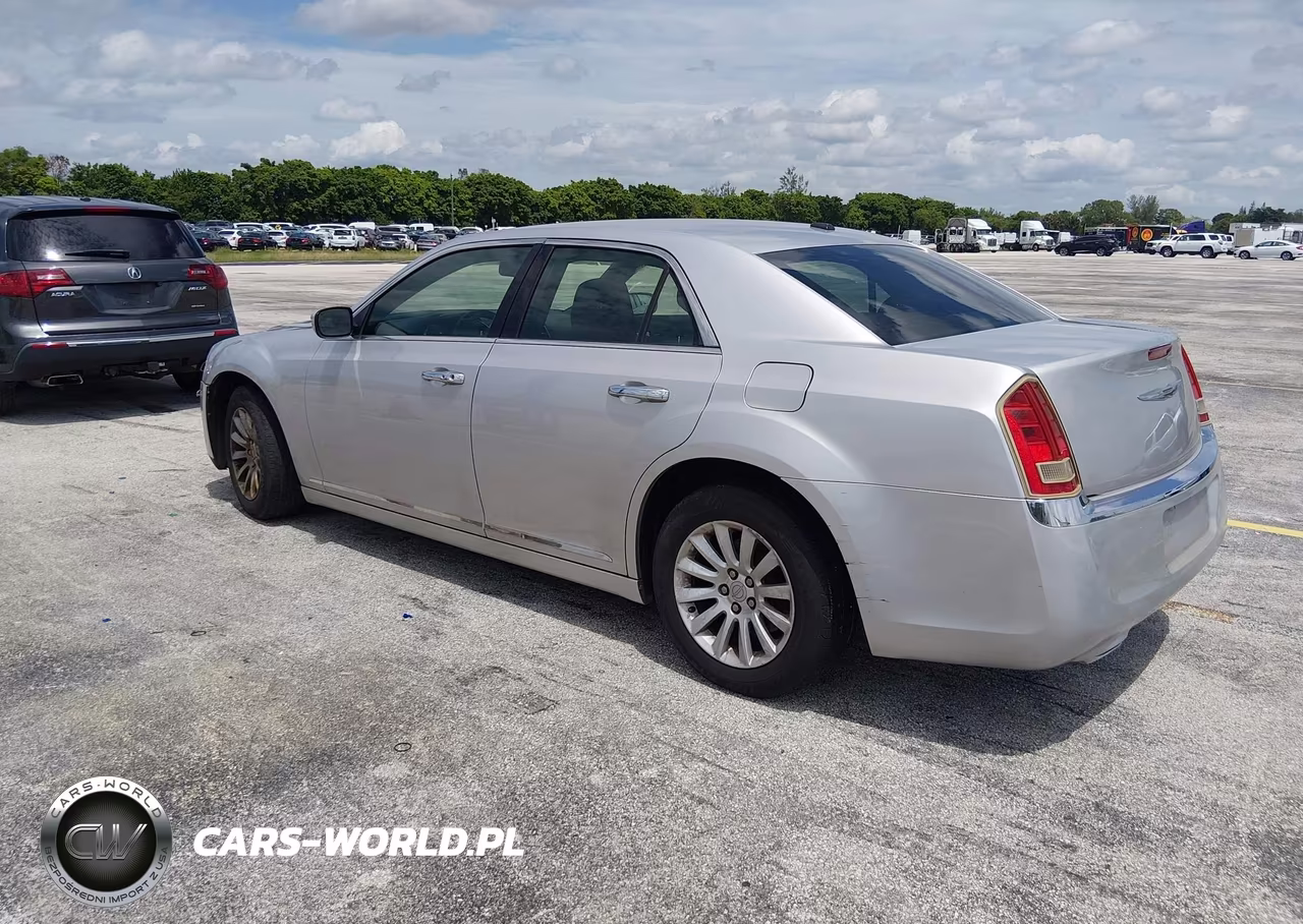 2012 Chrysler 300 VIN:2C3CCAAG3CH114018 - 3